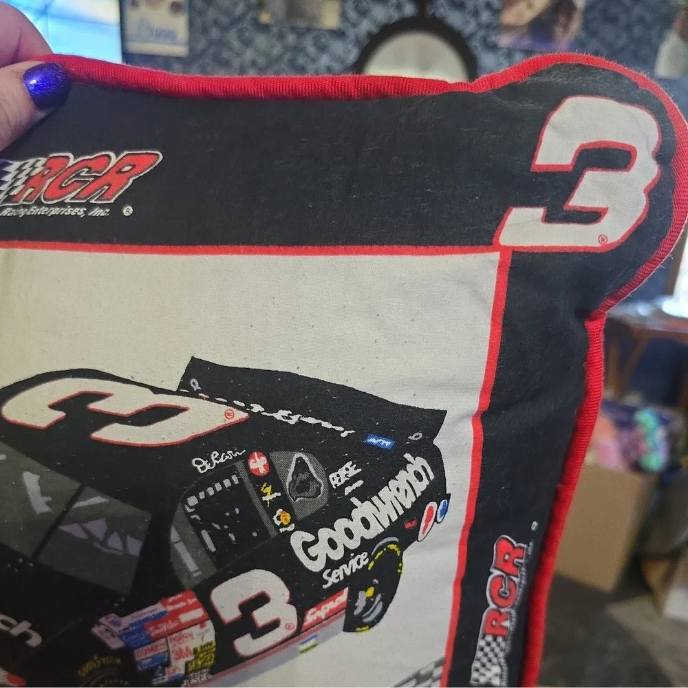 Dale Eanrhardt Sr.  Pillow‎